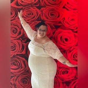 Torrid size 26 white body con midi dress